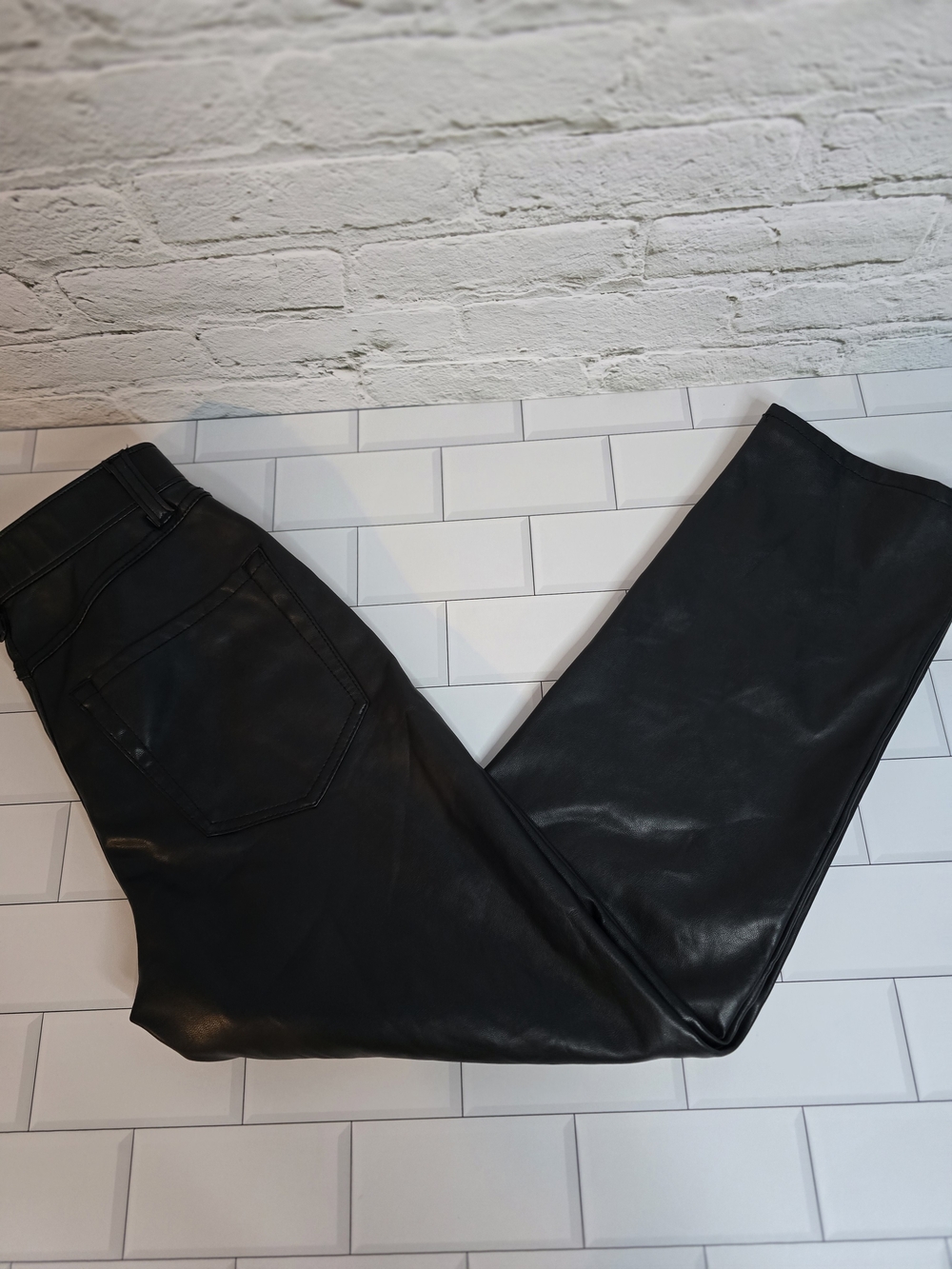 Abercrombie & Fitch Black Straight-Leg Faux Leather Jeans Sz 00